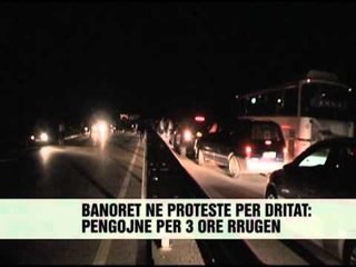 Download Video: Bllokohet autostrada e Kukësit për dritat - Vizion Plus - News - Lajme