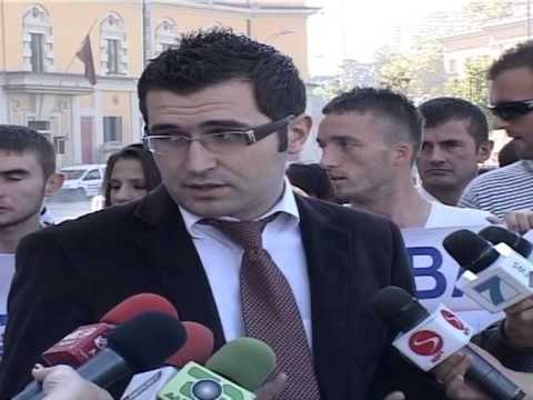 ALEANCA KUQ E ZI PROTESTE PARA BASHKISE,MBESHTETJE PER KOMUNITETIN ROM LAJM