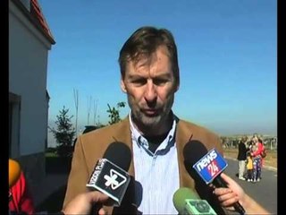 AMBASADORI HOLLANDEZ APEL QEVERISE TE NISE TE NEGOCIOJE ME GREVISTET E URISE LAJM