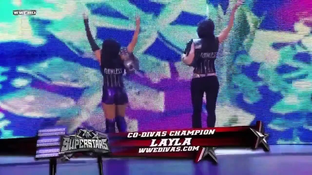 Kelly Kelly vs Layla superstars