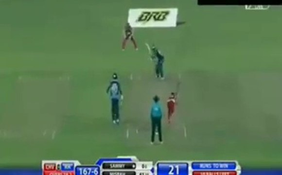 Muhammad Amir YORKS Misbah-ul-Haq with an absolute JAFFA.