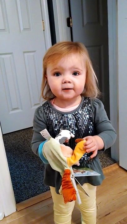 Little Girl Sings Old MacDonald Had a Farm. Hold for the big finish it's worth it !  | Kids video | Full_HD | 30fps