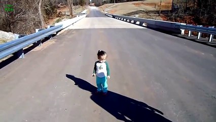 Adorable : ces bébés découvrent leur ombre pour la première fois