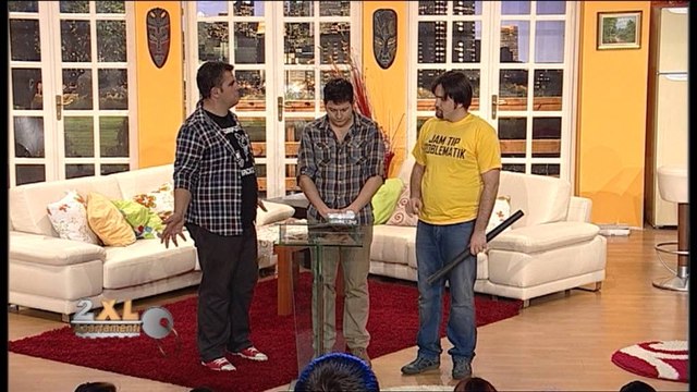 Apartamenti 2xl - 18.11.2012 (Telefonata dhe Kenga e mbylljes)