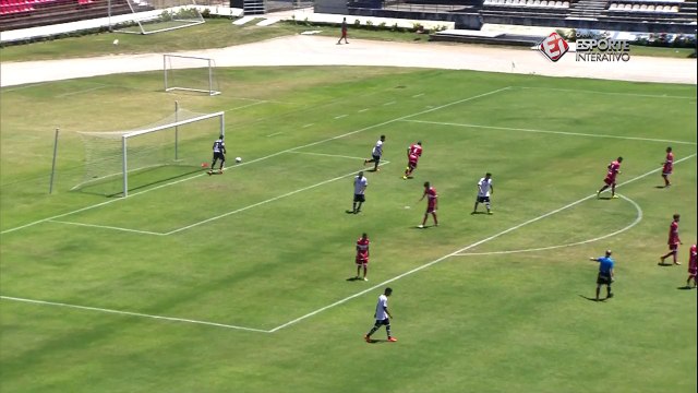 Ronaldo bate falta no travessão e quase amplia para o Ceará