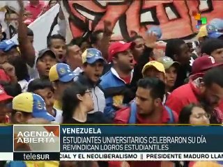 Jóvenes venezolanos celebran el Día del Estudiante