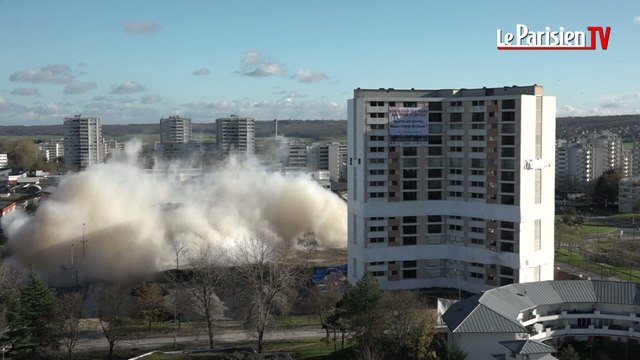 Seine-et-Marne. Spectaculaire destruction de deux tours d'habitation à Meaux