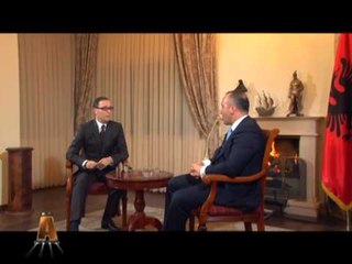 HARADINAJ NE "A SHOW" FLET PER AMBICJET POLITIKE DHE AKTUALITETIN NE KOSOVE LAJM