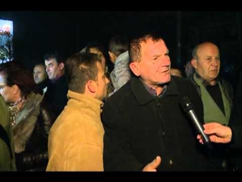 PROTESTA NE TIRANE BANORET BLLOKOJNE RRUGET KERKOJNE KTHIMIN E ENERGJISE LAJM