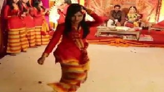 Chittian Kallaiyan Girl Awesome Dance || Mehndi Sangeet Night