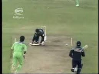 Wasim Akram - Amazing Yorker & Runout vs India 1992 World Cup