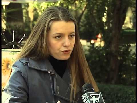 VITRINA E LIBRIT BOTIMET ME TE FUNDIT DHE LIBRAT ME TE KERKUAR NE LIBRARI LAJM