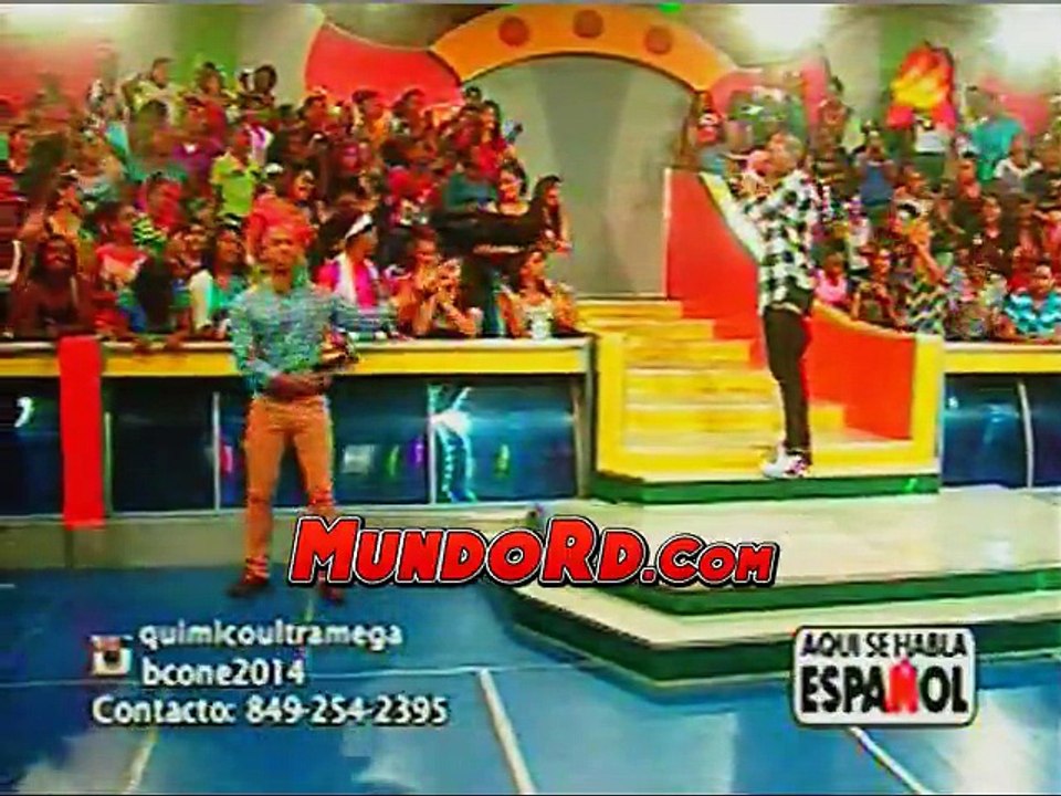 Quimico ultra mega montando tremendo show a nivel de bachata y bailando