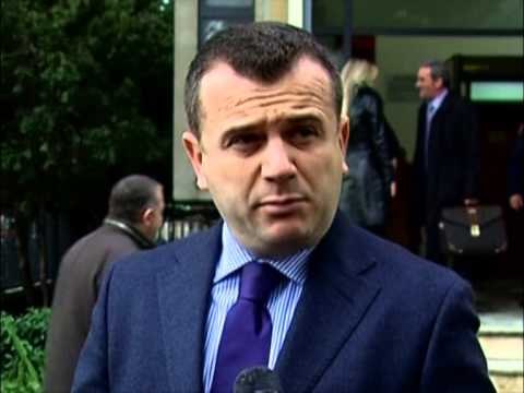 VIJON PERPLASJA DEPUTETI BALLA PERBALLET NE GJYKATE ME FEMIJET E BERISHES LAJM