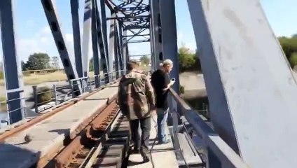 OMG ils sont retournés à Chernobyl et regardez ce qu'ils ont découvert !!!