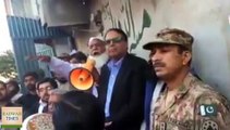 Jhelum: DPO Police and Pakistan Army watch on as Extremists speak to  anti-Ahmadiyya mob