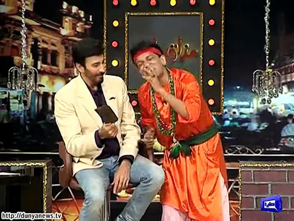 Dunya News- Watch Jogi's reaction as real snake comes out of box.