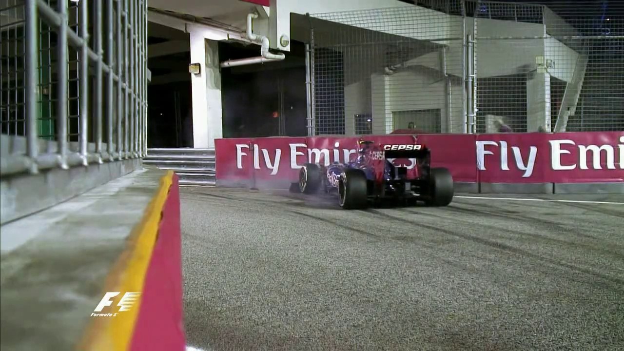 Ricciardo Crash in Singapore 2013