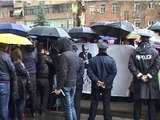 PROTESTON SHOQERIA CIVILE KRYEMINISTRI BERISHA KA UZURPUAR SISTEMIN E DREJTESISE LAJM