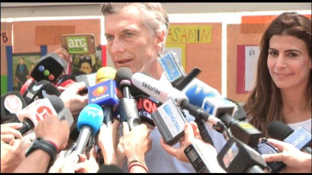 Sondeos a pie de urna apuntan triunfo de Mauricio Macri en Argentina