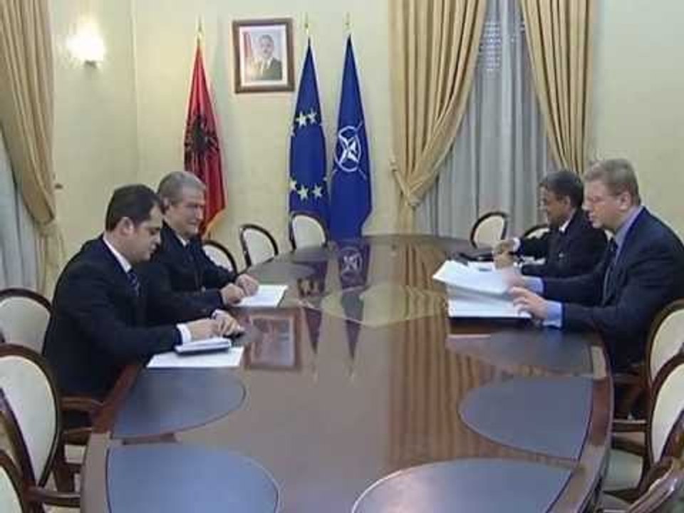 FYLE NE TWITTER-BEN IRONI ME DEKLARATAT NACIONALISTE TE BERISHES-LAJM
