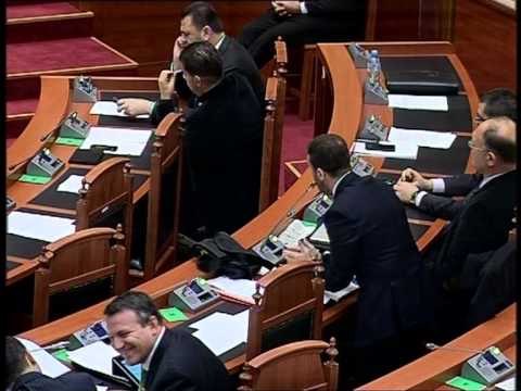HEC I DEVOLLIT-PERPLASJE TE FORTA NE KUVEND MES OPOZITES DHE QEVERISE-LAJM