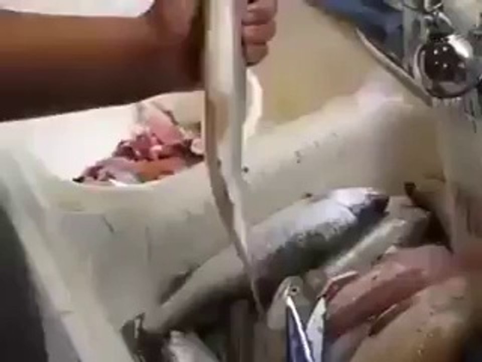 How to clean fish