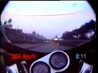 Un truc de fou moto peripherique 250km