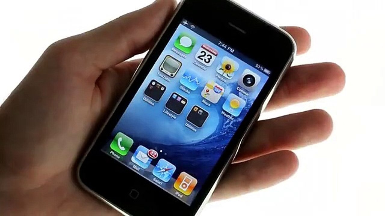 Apple iOS 4 demo  Multitasking