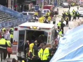 NE KOPERTINEN E TIMES-FOTOJA E POLICIT QE SHPETOI FEMIJEN DHE HISTORIA E SAJ-LAJM