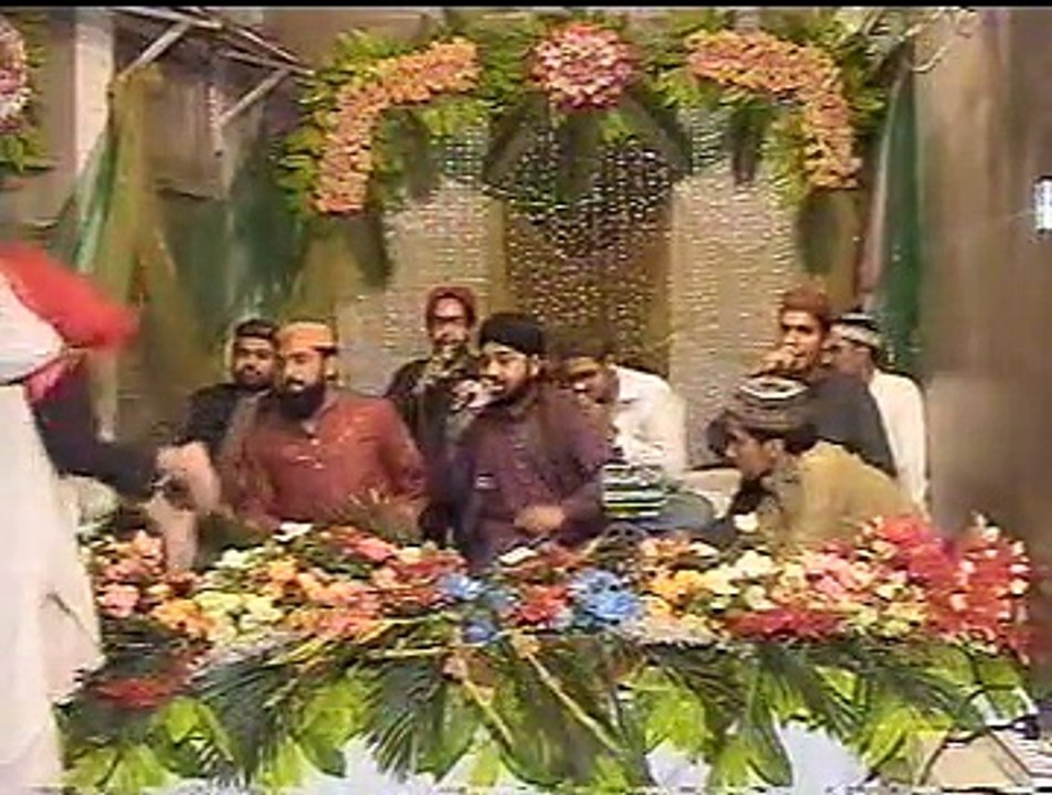 Aqa meriyan Akhiyan Madine wich reh beautifull Mehfil Qila gujjar sing by Muhammad Usman Qadri and Qari Younas Qadri