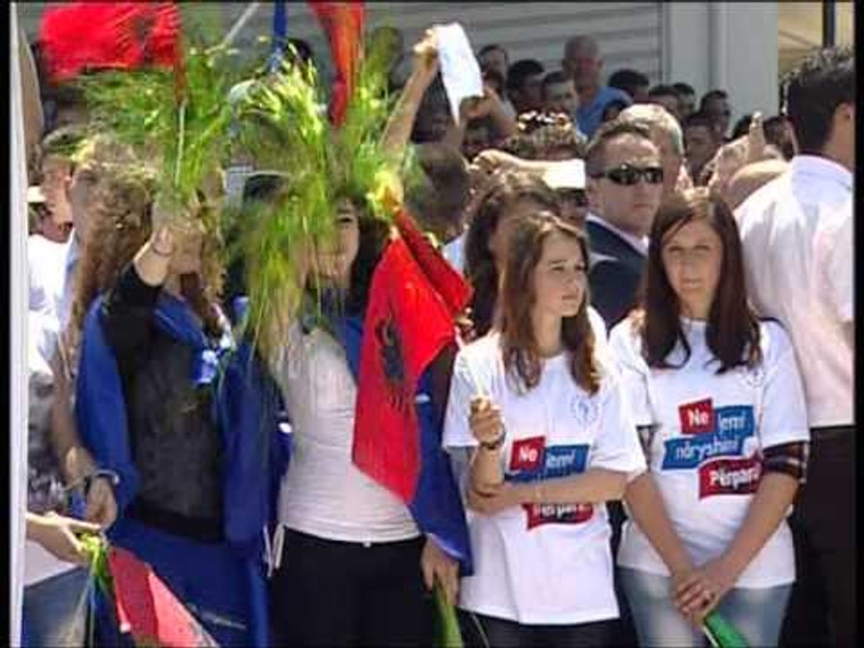 BERISHA NE BERAT-E PRESIN ME KENGE E VALLE-INAGURON RRUGEN NE LUMAS SULMON RAMEN PER INTEGRIMIN-LAJM