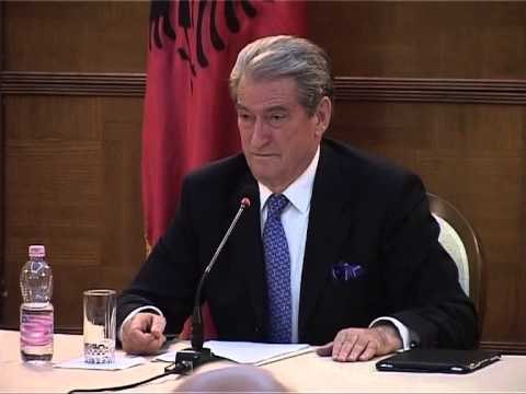 BERISHA ME GAZETARET-KQZ NUK RIFORMATOHET EDI RAMA E PERDORI ATE PER PAZARE-LAJM