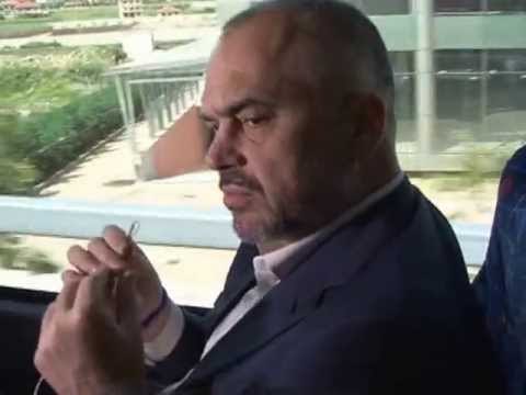 AUTOBUSI I RILINDJES-DREJT ELBASANIT RAMA E BLUSHI PYETEN NGA GAZETARET-LAJM