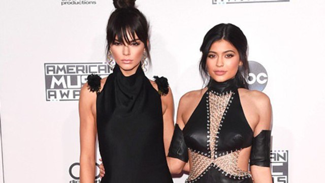 (VIDEO) AMAs 2015: Kendall, Kylie Jenner ROCK HOT Looks On Red Carpet