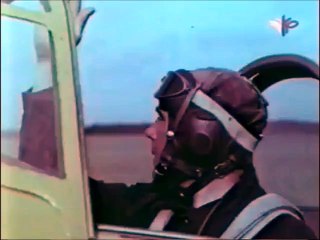 Nazım Hikmet’in Sovyet Birliği’nde uçak gösterisini izlediği görüntü