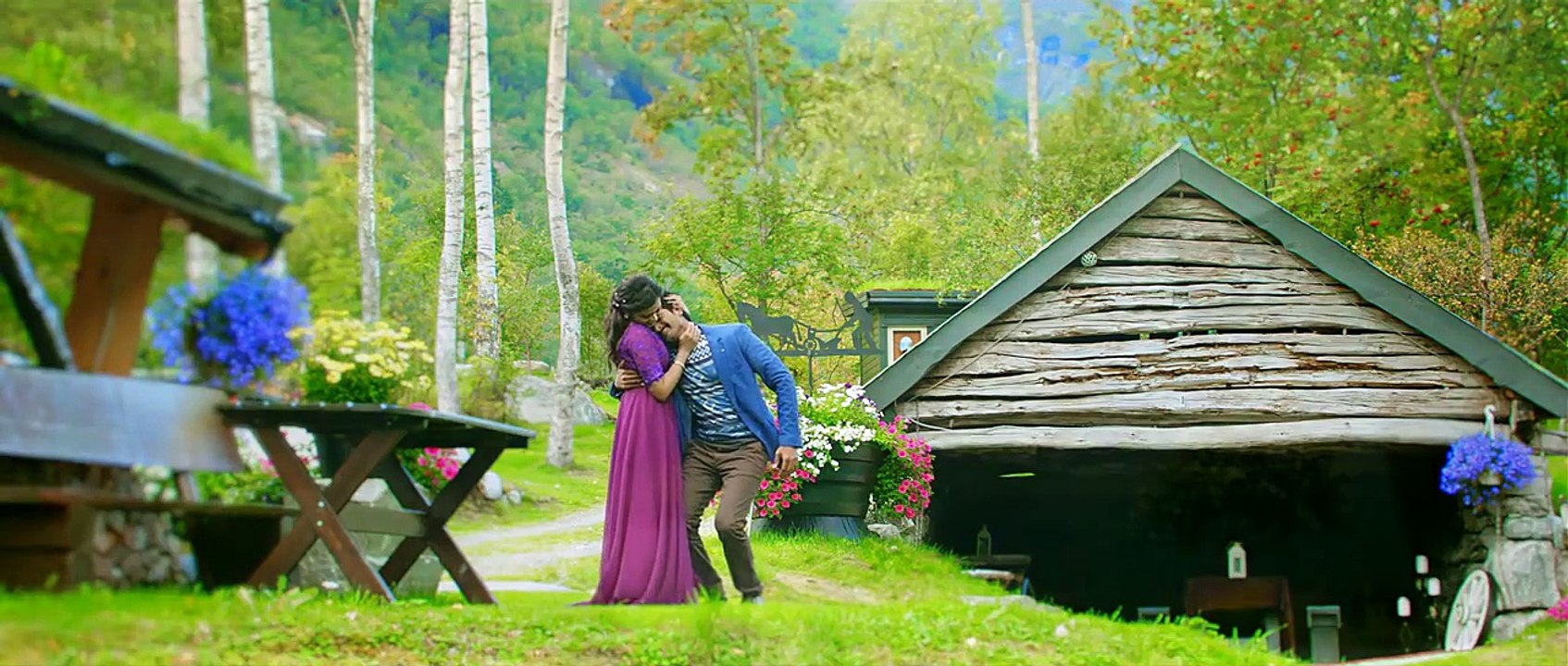 Kadhal Kan Kattudhe - Kaaki Sattai | Official Video Song | Siva Karthikeyan,Sri Divya | An