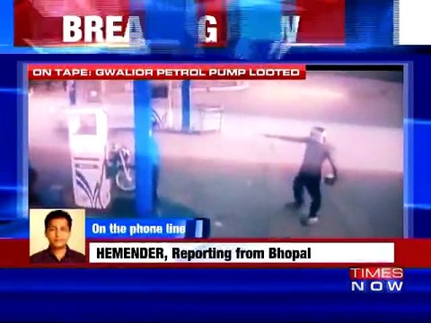 Loot AT Gwalior Petrol Pump Caught On Camera