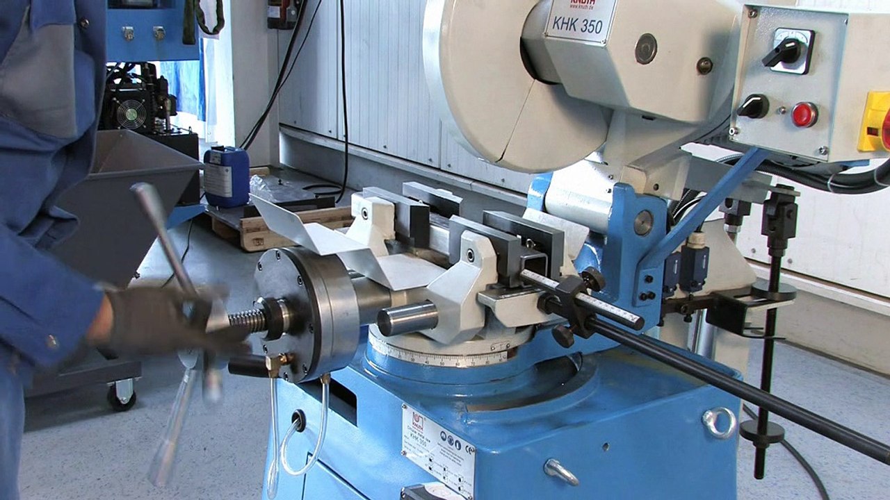 Khk 350 - halbautomatische kreissäge mit pneumatischer werkstückklemmung