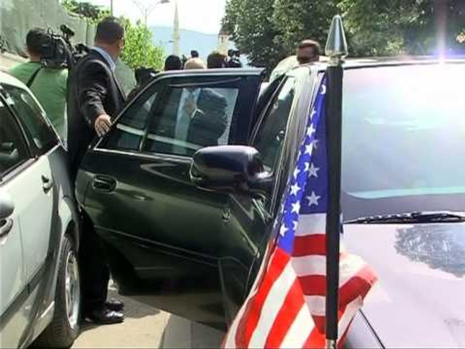VIZITA E MOORE-ZYRTARI AMERIKAN NUK ARRIN TE BINDE BERISHEN PER KQZ-LAJM