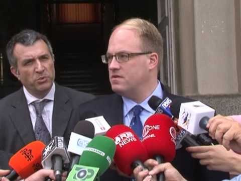 MOORE NE DURRES-KLASA POLITIKE SHQIPTARE DUHET TE ZGJIDHE KRIZEN E KQZ-LAJM