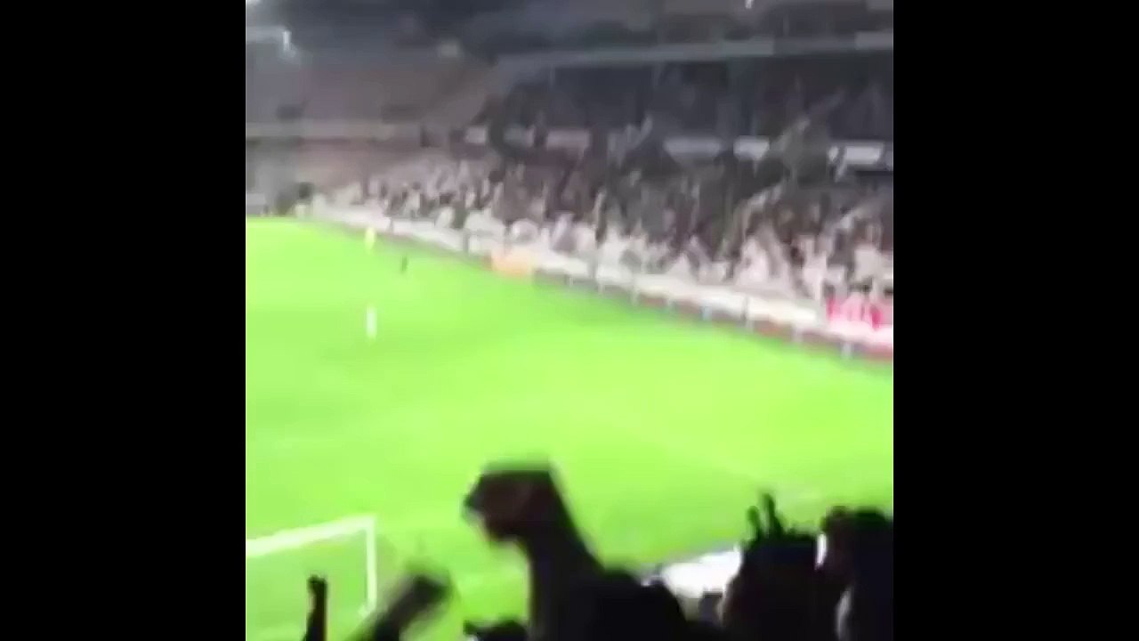Les supporters de l'OGC Nice "enc***** Daech" !