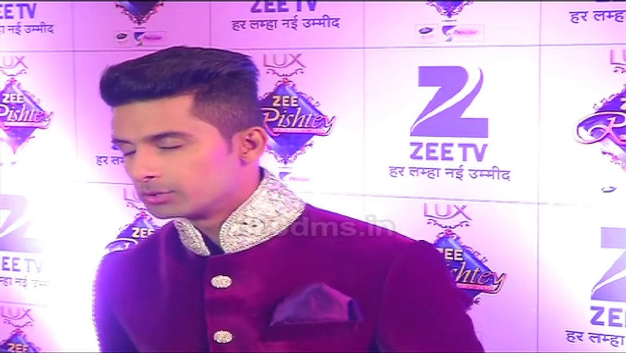 Ravi Dubey and Nia Sharma Dance Performance at Zee Rishtey Awards 2015