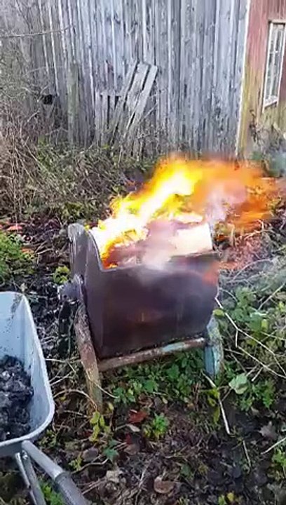 My sister is burning milkpackages (November 17th, 2015)