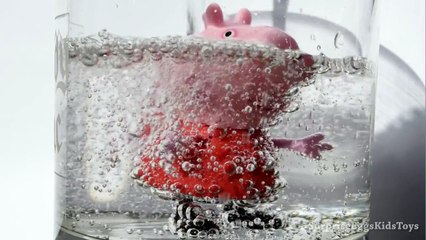 used toys Peppa Pig jugando en el agua con burbujas y color! old toys