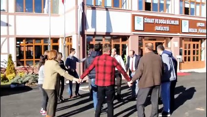 Pazar'da fakülte öğrencileri hamsi şöleniyle eğlendi