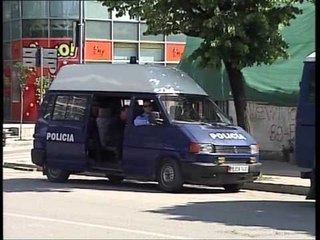 DOREHEQJA E OFICERIT BURGAJ E CILESON SHEFIN E RENDIT TE KUKESIT SI TE PAAFTE LAJM
