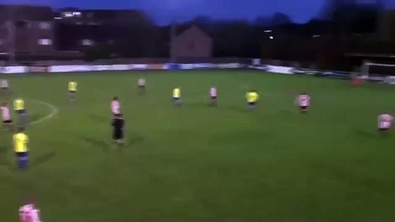 Orta sahadan müthiş gol!