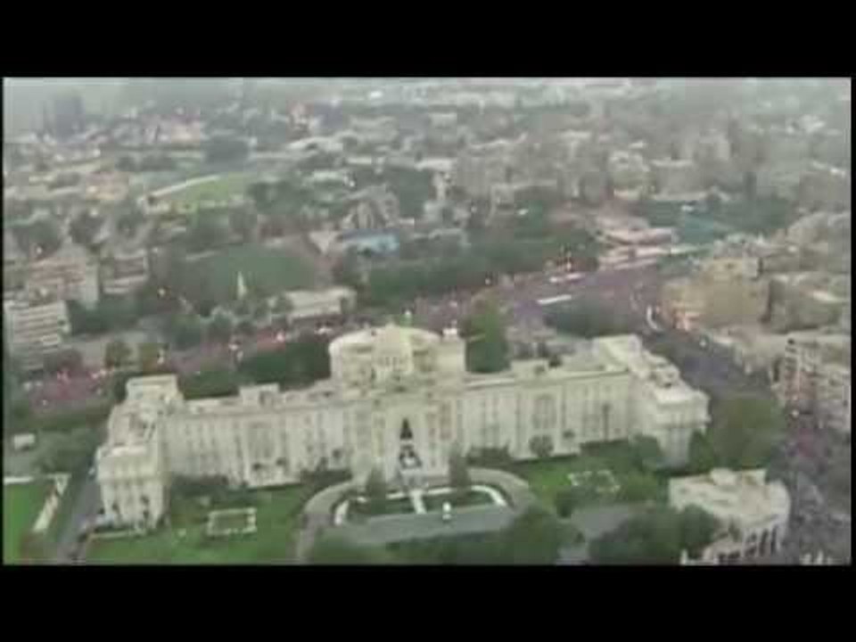 PROTESTAT NE EGJIPT MORSI NUK TERHIQET MEGJITHE PRESIONIN NE RRITJE TE POPULLIT LAJMi