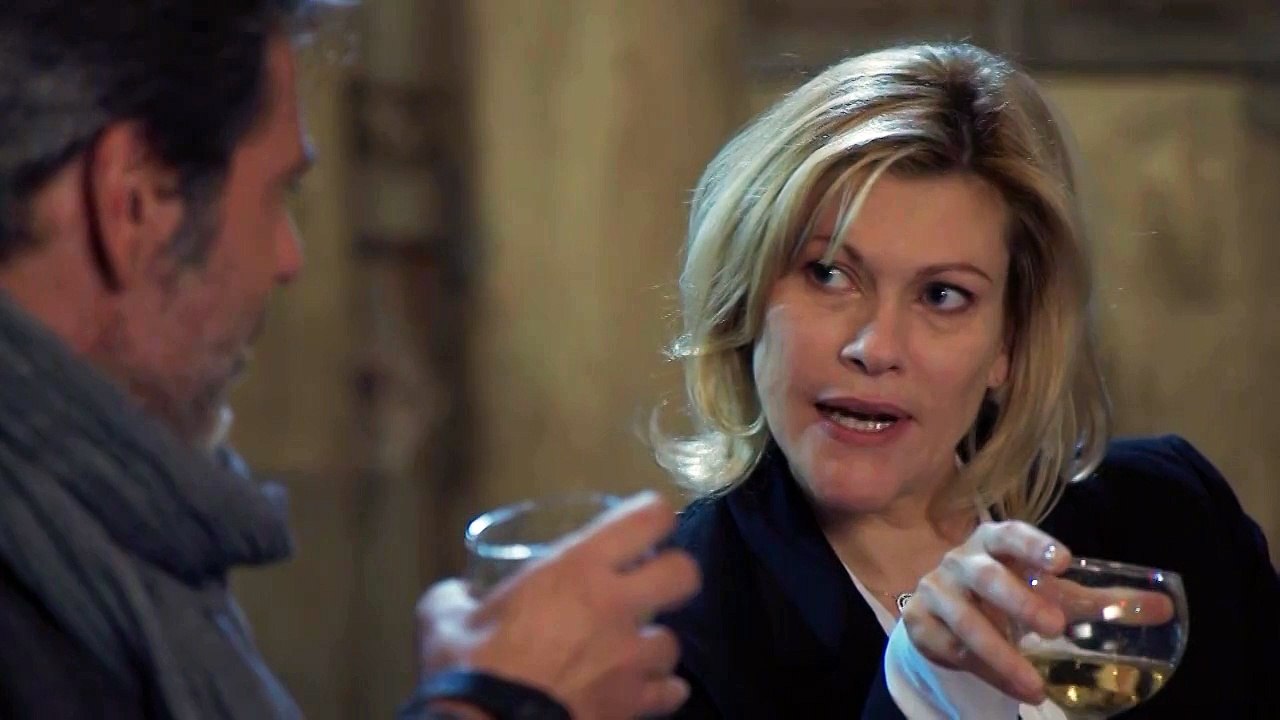 Indiscrétion : Claire joue un jeu avec Sacha